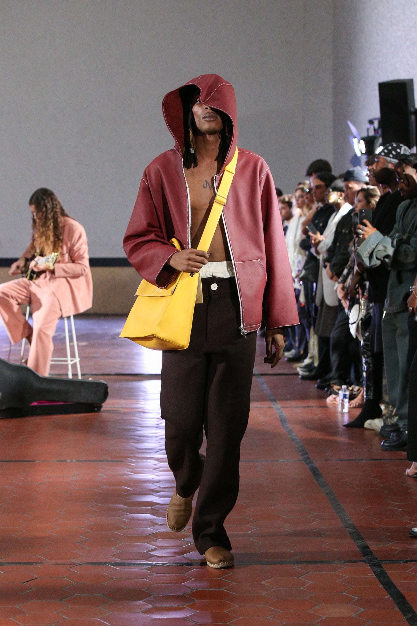 HOODIE EN CUIR